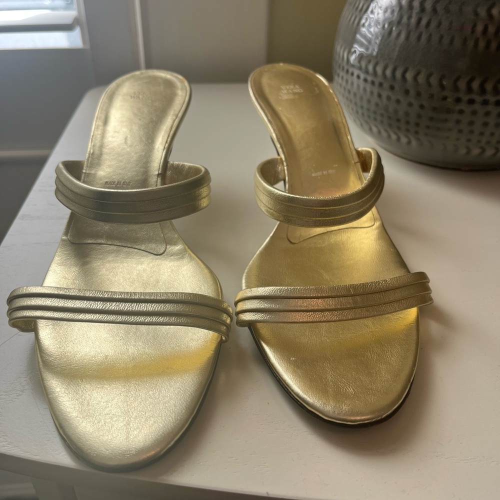 Vera Wang gold leather sandals, low heel, highly versatile